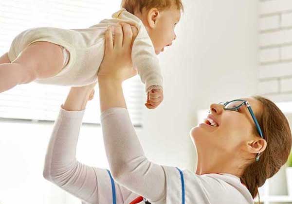 Bebek-hemsireligi anne ve bebek hizmetleri hemşiresi