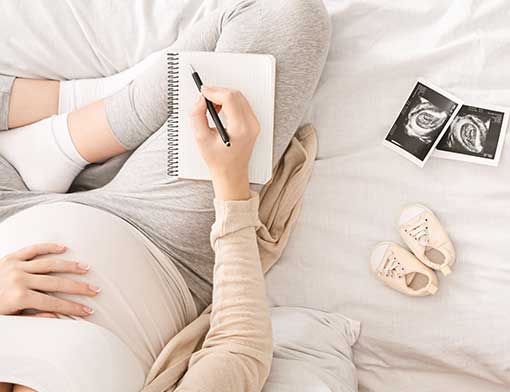 Anne-bebek-egitimi mom-and-newborn